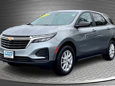 Used 2023 Chevrolet Equinox LS w/ LS Convenience Package image 3