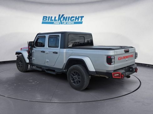 Used 2024 Jeep Gladiator Sport image 3