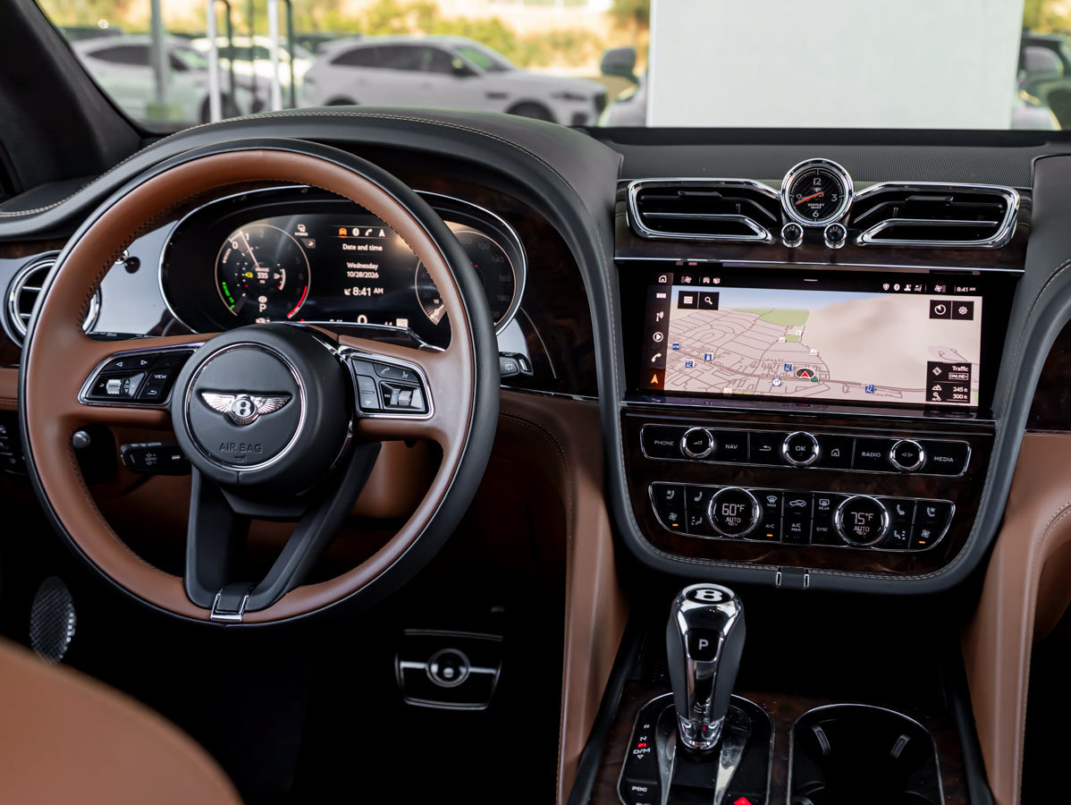 Used 2023 Bentley Bentayga Plug-In Hybrid AWD/4WD image 25