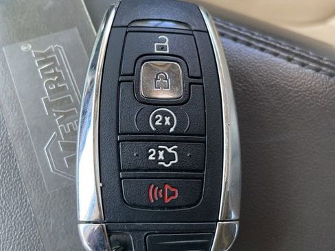 Used 2019 Lincoln Nautilus Reserve AWD/4WD image 22