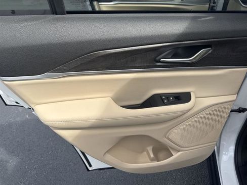 New 2025 Jeep Grand Cherokee Limited image 13