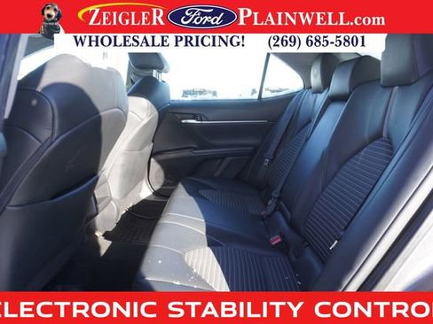 Used 2023 Toyota Camry SE image 6