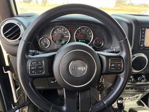 Used 2015 Jeep Wrangler Unlimited Sahara w/ Connectivity Group AWD/4WD image 26