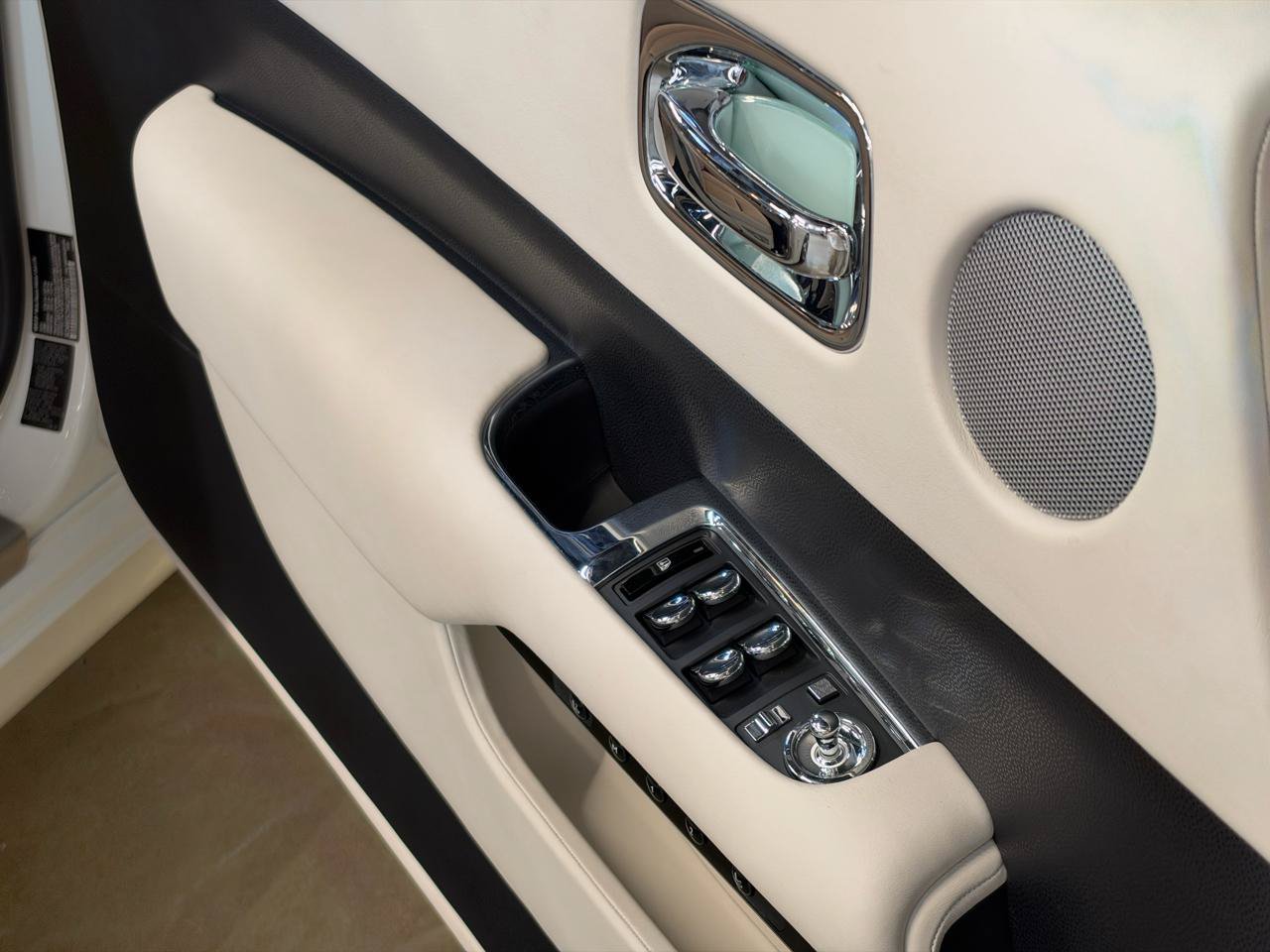 Used 2016 Rolls-Royce Wraith RWD image 14