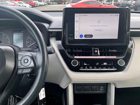Used 2024 Toyota Corolla Cross L image 6