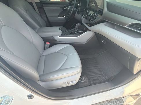 Used 2026 Toyota Highlander XLE AWD/4WD image 13