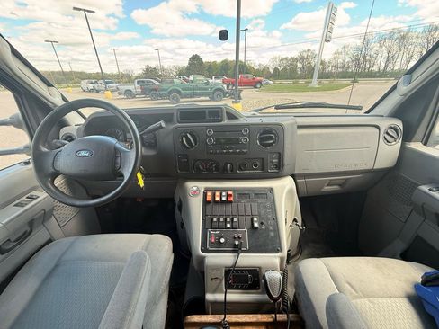 Used 2017 Ford E-450 and Econoline 450 Super Duty w/ Ambulance Prep Package RWD image 15