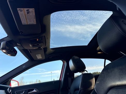 Used 2018 Mercedes-Benz GLA 250 4MATIC image 23