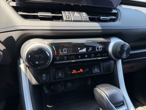 Used 2025 Toyota RAV4 XSE AWD/4WD image 12