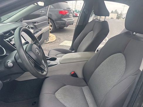 Used 2018 Toyota Camry LE image 10