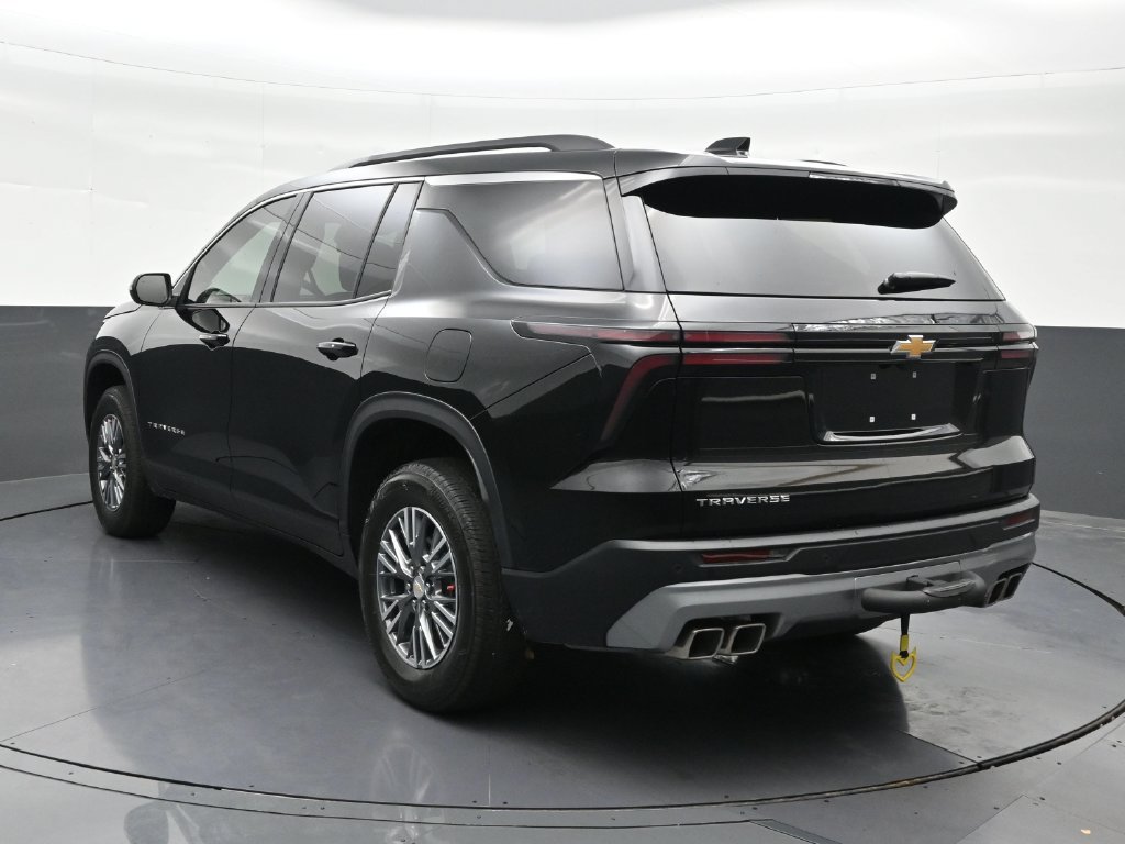 Used 2025 Chevrolet Traverse LT FWD image 3