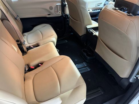 Used 2021 Toyota Sienna XLE image 44