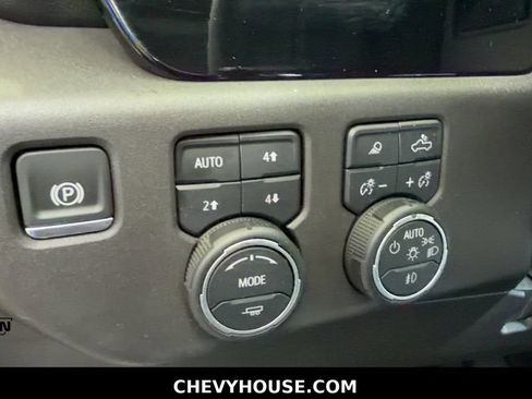 Used 2024 Chevrolet Silverado 1500 LT Trail Boss w/ LT Trail Boss Premium Package AWD/4WD image 31