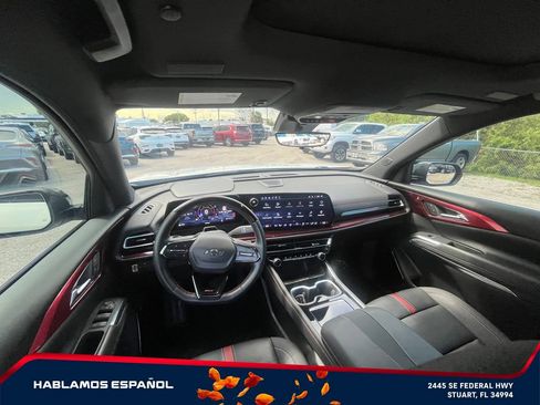 Used 2024 Chevrolet Traverse RS FWD image 31