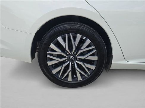 Used 2025 Nissan Altima 2.5 SV FWD image 21