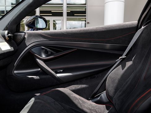 Used 2025 McLaren 750S RWD image 46
