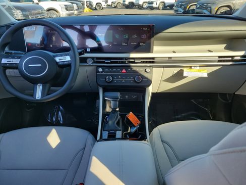 New 2026 Hyundai Tucson SE image 7
