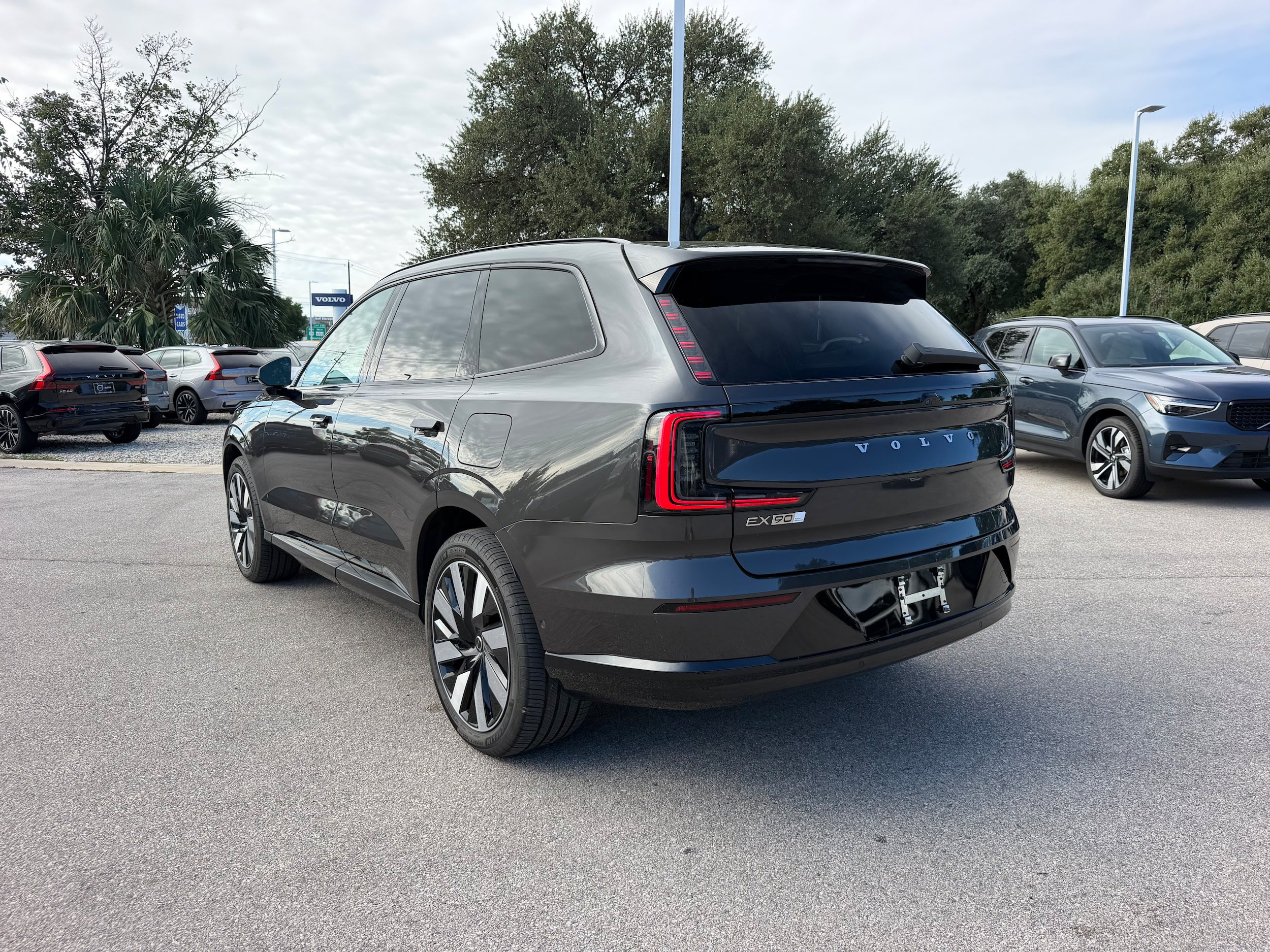 Certified 2025 Volvo EX90 Plus AWD/4WD image 4