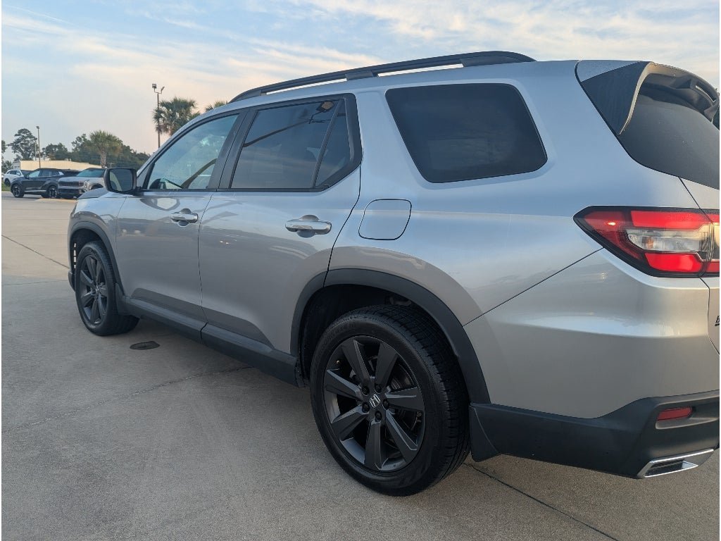 Used 2025 Honda Pilot Sport image 4