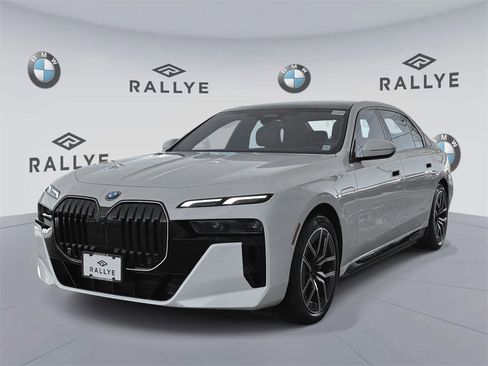 Certified 2025 BMW 750e xDrive w/ Premium Package image 3
