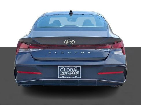 Used 2024 Hyundai Elantra SE FWD image 6