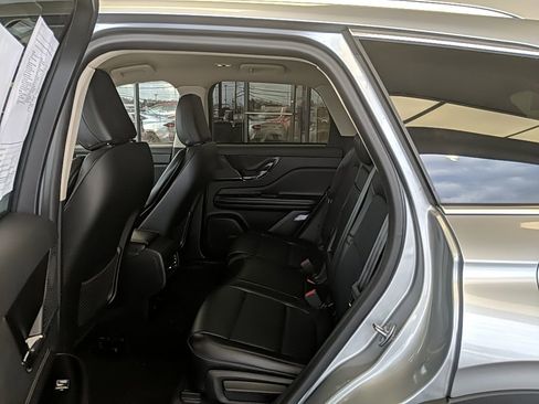 Used 2023 Lincoln Corsair Reserve image 11