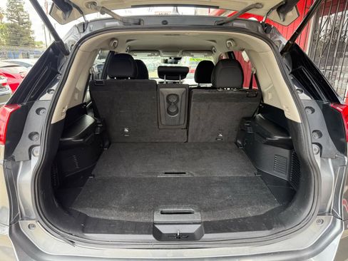 Used 2019 Nissan Rogue SV w/ Premium Package FWD image 6