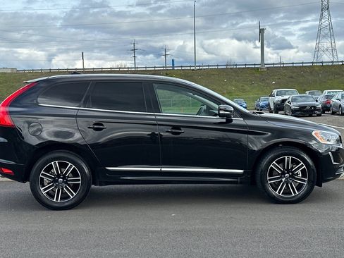 Used 2017 Volvo XC60 T5 Dynamic w/ Advanced Package image 2