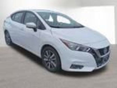 Used 2022 Nissan Versa SV image 5