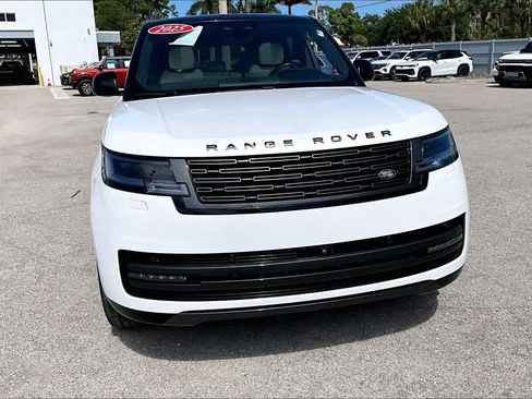 Used 2025 Land Rover Range Rover Long Wheelbase SE AWD/4WD image 11
