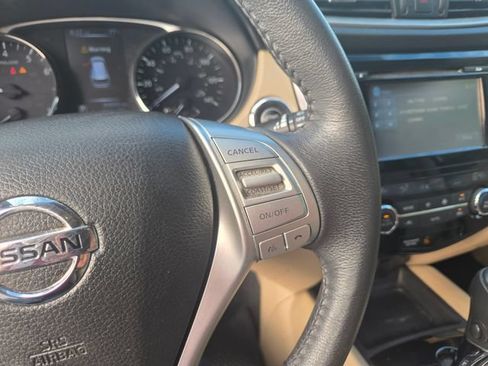 Used 2016 Nissan Rogue SL FWD image 16