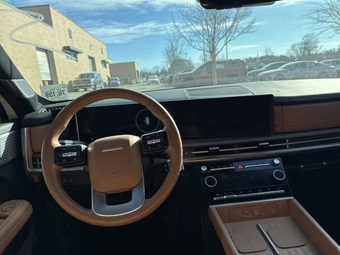 Used 2025 Hyundai Santa Fe Limited image 9