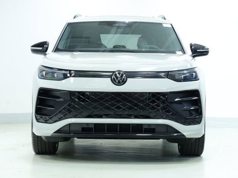 New 2026 Volkswagen Tiguan SE R-Line FWD image 2