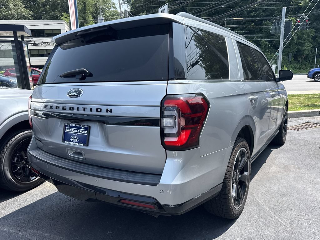 Used 2022 Ford Expedition Limited AWD/4WD image 4
