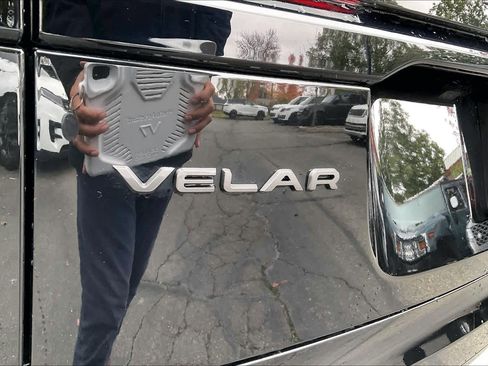 Used 2023 Land Rover Range Rover Velar R-Dynamic S image 11