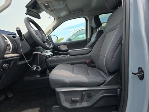 Used 2025 Ford Expedition Active AWD/4WD image 13