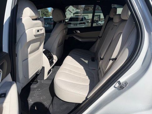 Used 2021 BMW X5 xDrive40i w/ M Sport Package image 25