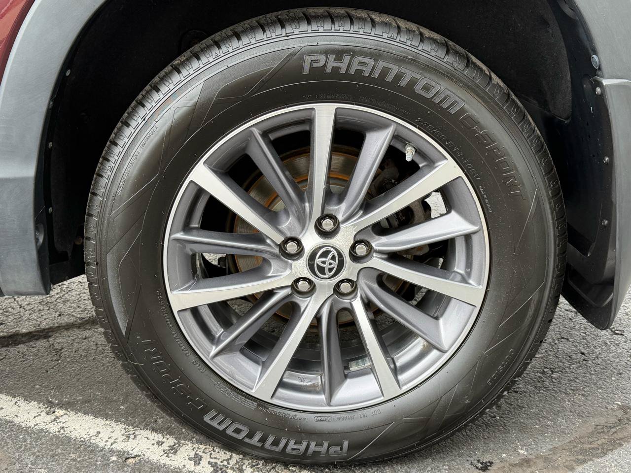 Used 2019 Toyota Highlander XLE FWD image 37