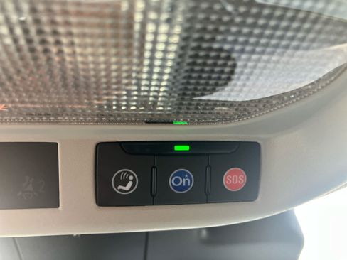 Used 2025 Chevrolet Trax LT FWD image 19