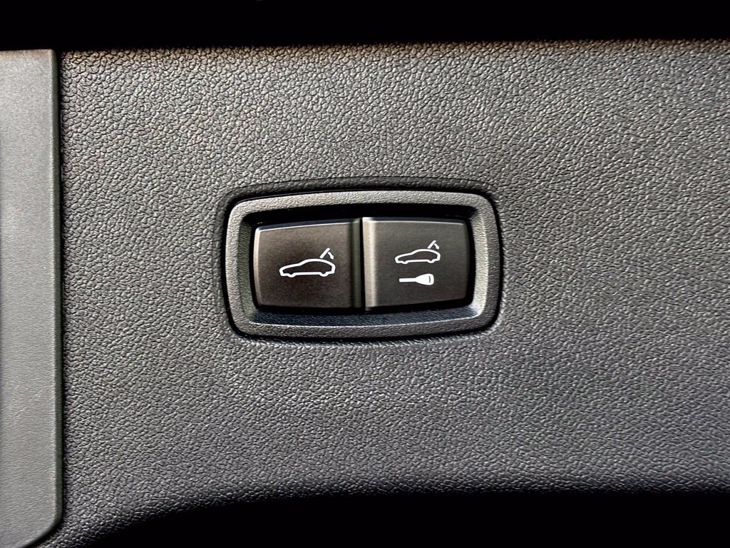 Used 2025 Porsche Cayenne GTS AWD/4WD image 39