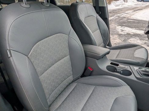 Used 2019 Kia Niro EX image 22