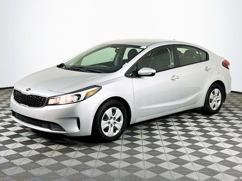 Used 2017 Kia Forte LX image 4