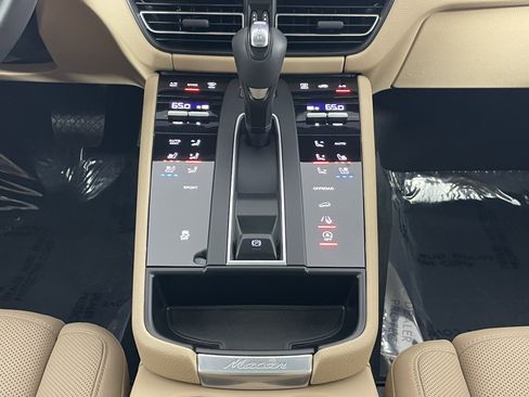 Used 2025 Porsche Macan image 20