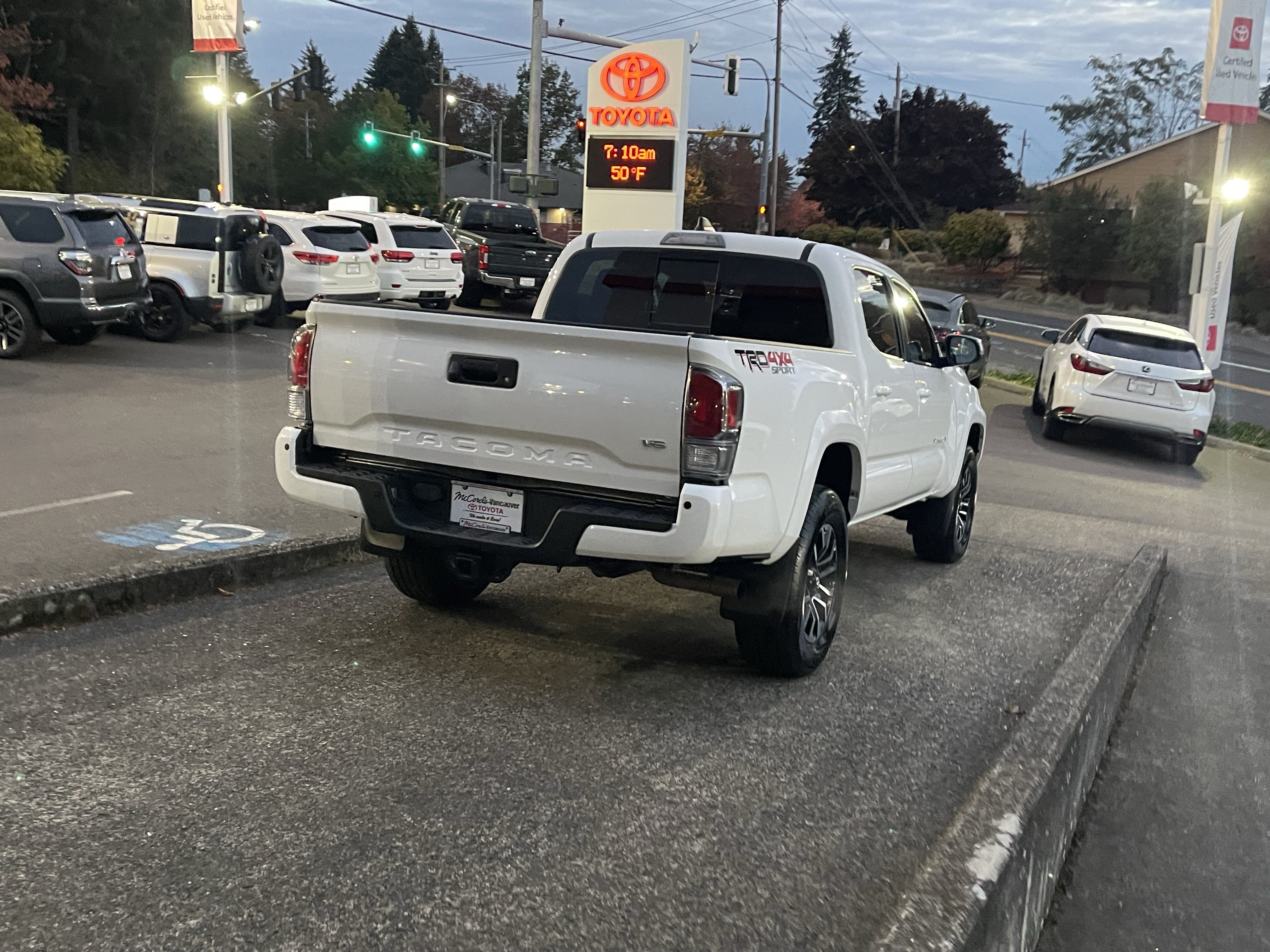Certified 2020 Toyota Tacoma TRD Sport w/ Technology Package AWD/4WD image 7