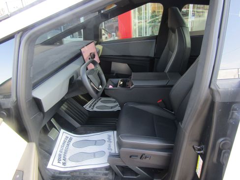 Used 2024 Tesla Cybertruck Cyberbeast image 38