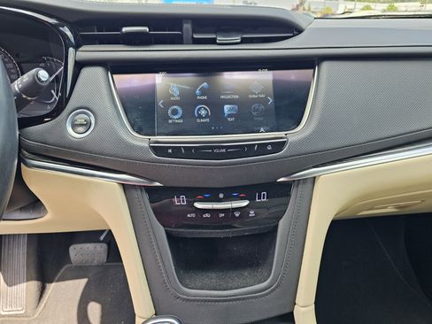 Used 2018 Cadillac XT5 FWD image 25