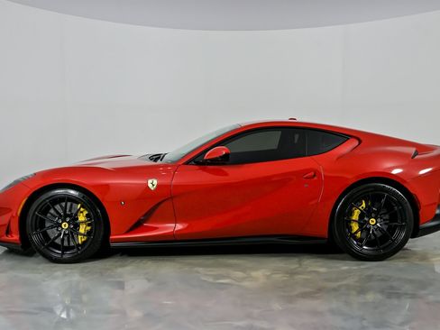 Used 2018 Ferrari 812 Superfast RWD image 7