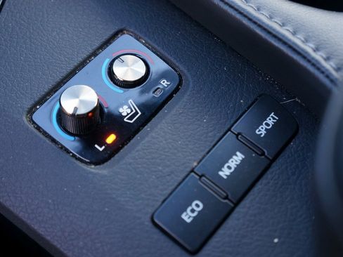 Used 2016 Toyota Avalon Limited image 28