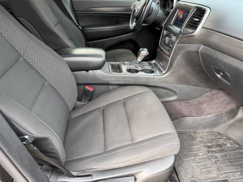 Used 2018 Jeep Grand Cherokee Laredo image 20