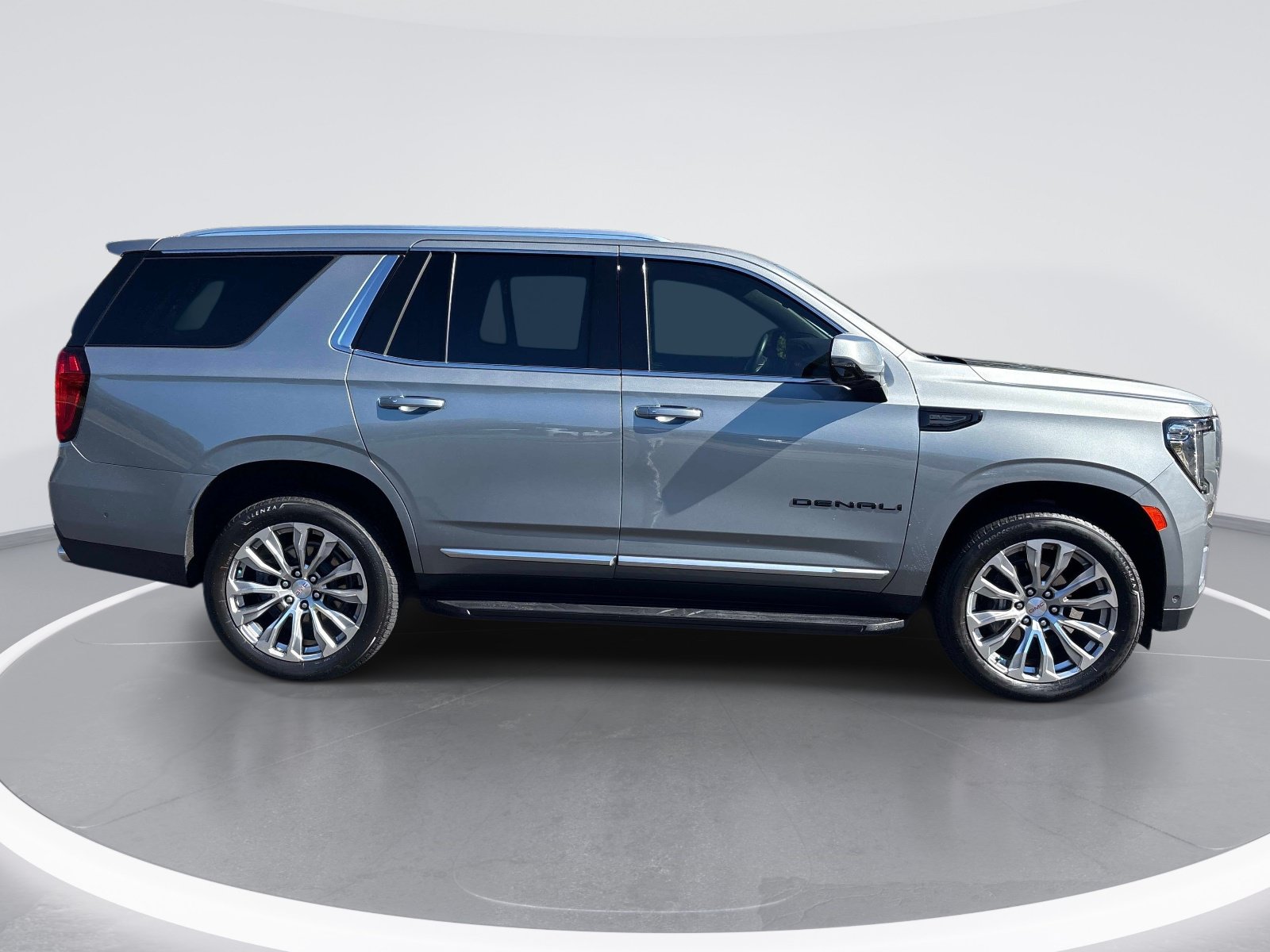 Used 2023 GMC Yukon Denali w/ Advanced Technology Package AWD/4WD image 9